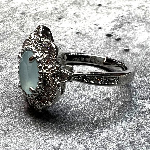 Ring Bomb Party Ring, size 7, green gemstone, silver color band - Picture 4 of 6